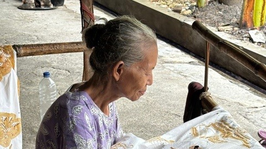 Batik werkplaats in Lasem, Indonesië (Foto: Maarten Ruijters)