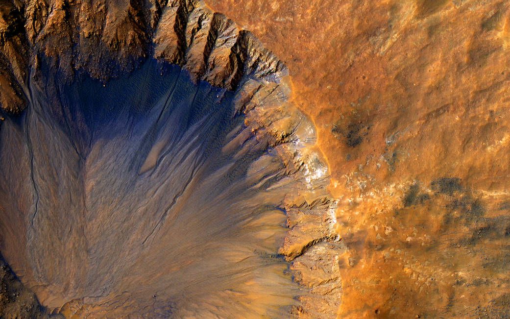 Verse krater op Mars.Foto: NASA/JPL/University of Arizona 